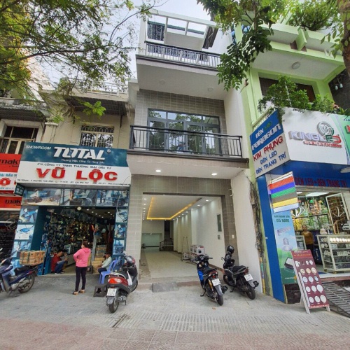 Bán nhà 1 trệt, 3 lầu MT đường Yersin, Phường Nguyễn Thái Bình, Quận 1, HCM 